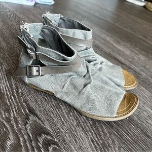 Gray Buckle Gladiator Sandals, Blowfish, 6.5